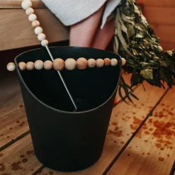 Saunatarvikkeet^Aarikka saunakiulu Nuppu musta/mänty