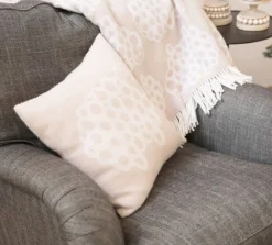 Sisustustekstiilit^Aarikka tyynynpäällinen Pässi 43 cm beige/valkoinen