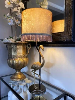 Sisustusvalaisimet^ Aneta Lighting pöytävalaisin Flamingo mustakulta/kulta