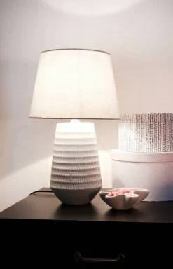 Sisustusvalaisimet^ Aneta Lighting Pöytävalaisin Mona