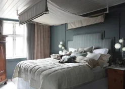 Sisustusvalaisimet^ Aneta Lighting seinävalaisin Molekyl mattamessinki