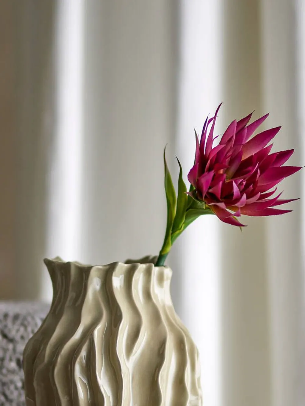 Koriste-Esineet^Bloomingville koristeoksa Lily violetti