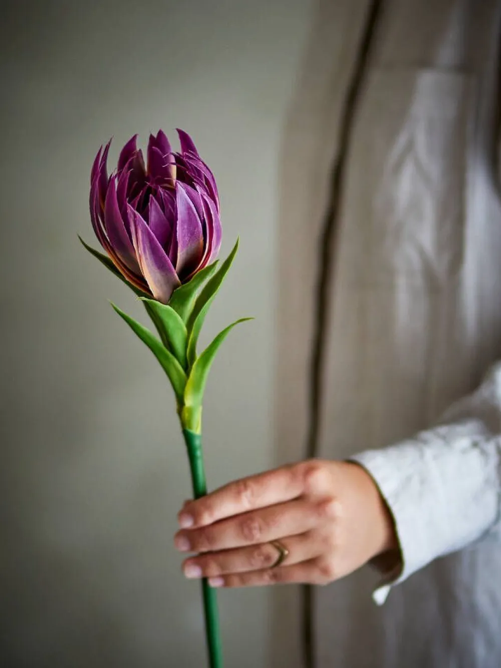 Koriste-Esineet^Bloomingville koristeoksa Lily violetti