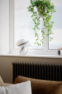 Sisustusvalaisimet^By Rydu00e9ns By Rydéns pöytävalaisin Mira Mushroom valkoinen / musta