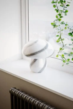 Sisustusvalaisimet^By Rydu00e9ns By Rydéns pöytävalaisin Mira Mushroom valkoinen / musta