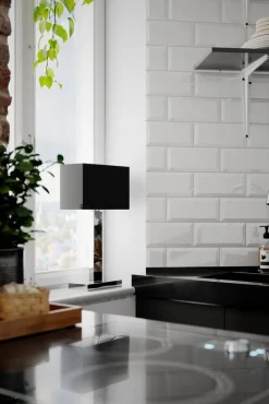 Sisustusvalaisimet^By Rydu00e9ns By Rydéns pöytävalaisin Prime 47 cm kromi/musta varjostin