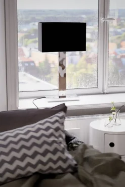 Sisustusvalaisimet^By Rydu00e9ns By Rydéns pöytävalaisin Prime 69 cm kromi/musta varjostin