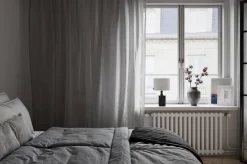 Sisustusvalaisimet^By Rydu00e9ns By Rydéns pöytävalaisin Woody matala musta/valkoinen