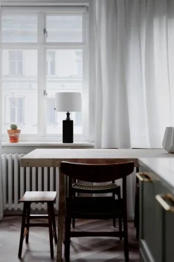 Sisustusvalaisimet^By Rydu00e9ns By Rydéns pöytävalaisin Woody korkea musta/valkoinen