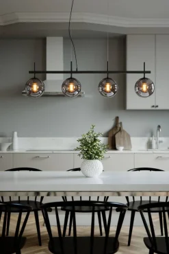 Sisustusvalaisimet^By Rydu00e9ns By Rydéns riippuvalaisin Boyle 4-os savunharmaa