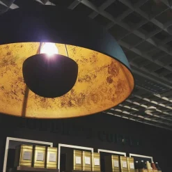 Sisustusvalaisimet^By Rydu00e9ns By Rydéns riippuvalaisin Captain hiekanmusta/kulta