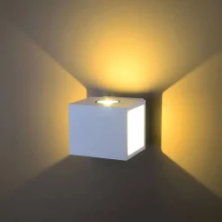 Sisustusvalaisimet^Design by Gru00f6nlund Design by Grönlund Cubic seinävalaisin valkoinen