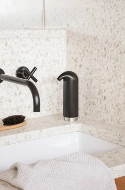 Kylpyhuonetarvikkeet^Eva Solo saippua-annostelija mattamusta