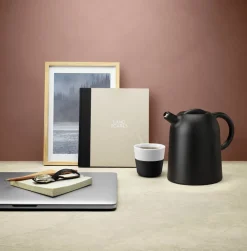 Juoma- Ja Baaritarvikkeet^Eva Solo Thimble termoskaadin 1,0 l musta