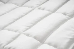 Vuodetekstiilit^Familon Lux light peitto 150x200 cm valkea