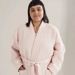 Kylpyhuone- Ja Saunatekstiilit|Kylpyhuone- Ja Saunatekstiilit^Familon Vohveli kylpytakki puuteri