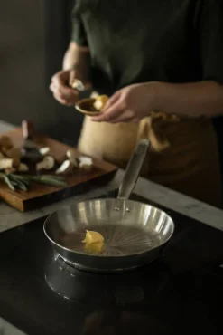 Paistoastiat^Fiskars All Steel pure paistinpannu 24 cm, pinnoittamaton