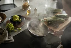 Paistoastiat^Fiskars All Steel pure wokkipannu 28 cm, pinnoittamaton