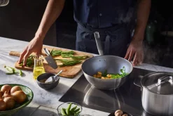 Paistoastiat^Fiskars All Steel Wok 28 cm