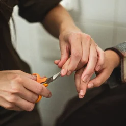 Kylpyhuonetarvikkeet|Sakset^Fiskars Classic kynsisakset kaarevateräiset 10 cm