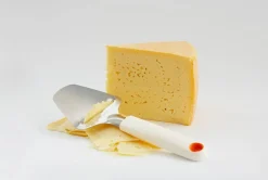 Keittiötarvikkeet^Fiskars Functional Form Juustohöylä kovalle juustolle