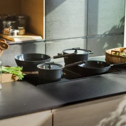 Keittoastiat^Fiskars Hard Face kasari 1,8 l kannella