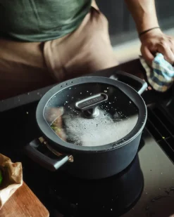 Keittoastiat^Fiskars Hard Face kattila 3,5 l kannella