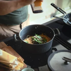 Keittoastiat^Fiskars Hard Face kattila 5 l kannella