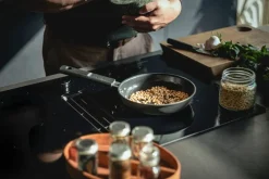 Paistoastiat^Fiskars Hard Face paistinpannu 20 cm