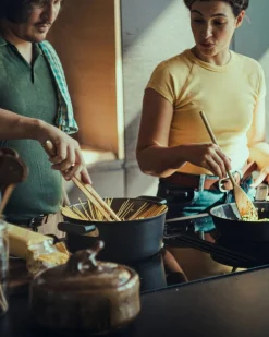 Paistoastiat^Fiskars Hard Face paistokasari 24 cm kannella