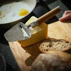 Keittiötarvikkeet^Fiskars Norden juustohöylä kovalle juustolle