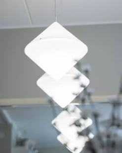 Sisustusvalaisimet^Fosto Diamond Ø 420 mm riippuvalaisin opal