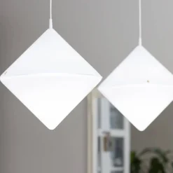 Sisustusvalaisimet^Fosto Diamond Ø 600 mm riippuvalaisin opal