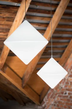 Sisustusvalaisimet^Fosto Diamond Ø 600 mm riippuvalaisin opal