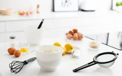 Leivonta|Keittiötarvikkeet^Gastromax Vatkauskulho kannella 1,5 L valkoinen