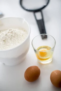 Leivonta|Keittiötarvikkeet^Gastromax Vatkauskulho kannella 1,5 L valkoinen