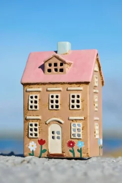 Lyhdyt Ja Kynttilänjalat^IB Laursen talolyhty Nyhavn kukat ja vaaleanpunainen katto