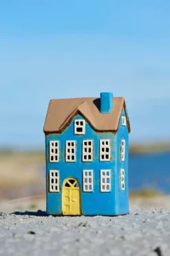 Lyhdyt Ja Kynttilänjalat^IB Laursen talolyhty Nyhavn keltainen ovi