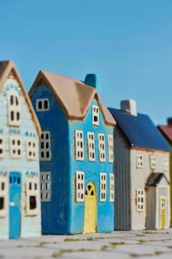 Lyhdyt Ja Kynttilänjalat^IB Laursen talolyhty Nyhavn keltainen ovi