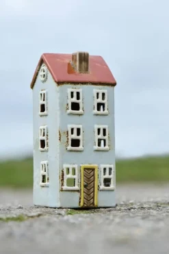 Lyhdyt Ja Kynttilänjalat^IB Laursen talolyhty Nyhavn keltainen oven karmi