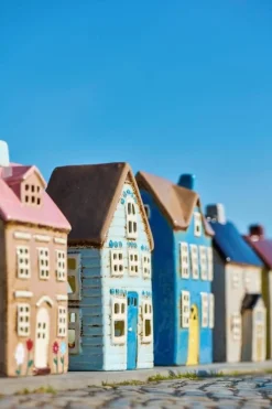 Lyhdyt Ja Kynttilänjalat^IB Laursen talolyhty Visby sininen ovi ja ruskea katto