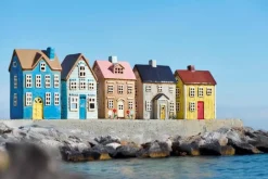 Lyhdyt Ja Kynttilänjalat^IB Laursen talolyhty Visby sininen ovi ja ruskea katto