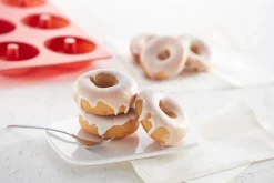 Paistoastiat^Lekue donitsivuoka 6 kpl silikonia punainen