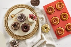 Paistoastiat^Lekue donitsivuoka 6 kpl silikonia punainen