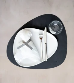 Keittiötekstiilit^LIND DNA pöytätabletti Nupo Curve L musta