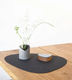 Keittiötekstiilit^LIND DNA pöytätabletti Nupo Curve L musta