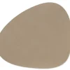 Keittiötekstiilit^LIND DNA pöytätabletti Nupo Curve L Clay Brown