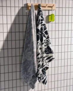 Kylpyhuone- Ja Saunatekstiilit|Kylpyhuone- Ja Saunatekstiilit^Moomin Arabia pyyhe 70x140 cm Lilja musta