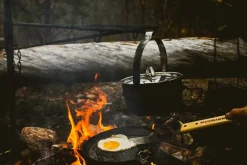 Keittoastiat^Muurikka nuotiokattila kannella 2,3 L