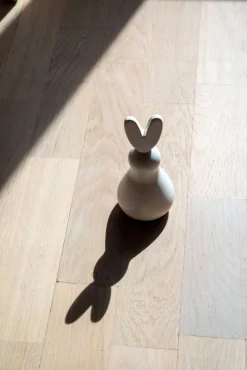 Pääsiäinen^Pentik puukoriste Pupunen 15 cm luonnollinen puu